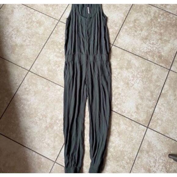 Monrow Green Jumpsuit - Picture 2 of 5